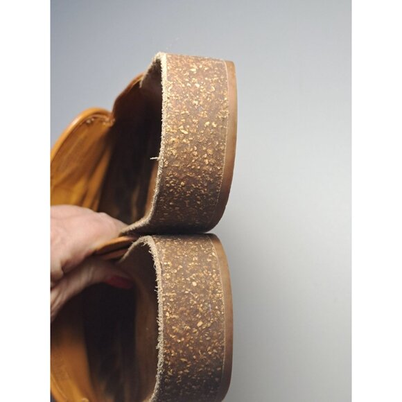 Tory Burch Charm Mules Clogs Womens Tan Leather Slip-On Gold Charm Size 7.5 - Picture 10 of 15